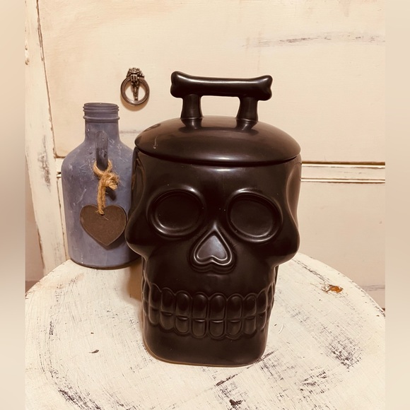 💀🍪 Matte Black Ceramic Skull Cookie Jar 🍪💀 - Picture 2 of 5